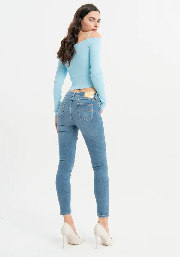 Jeans slim fit efecto push-up confeccionado en denim con lavado medio