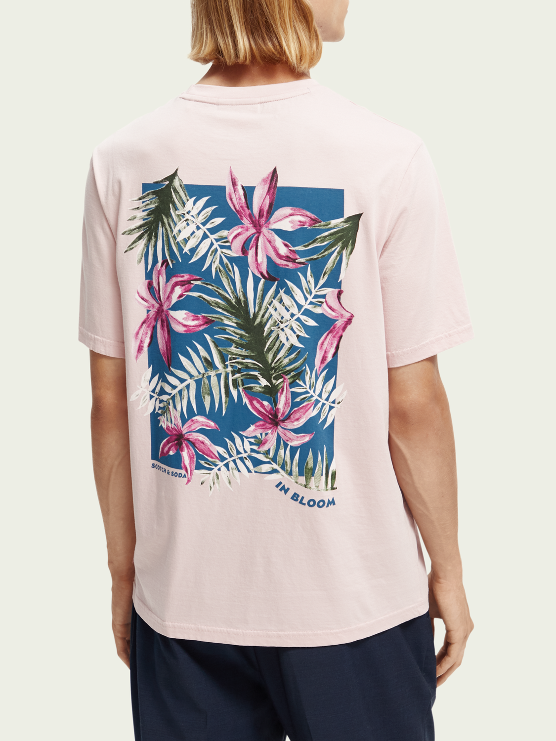 Camiseta regular fit de algodón orgánico con motivo gráfico floral