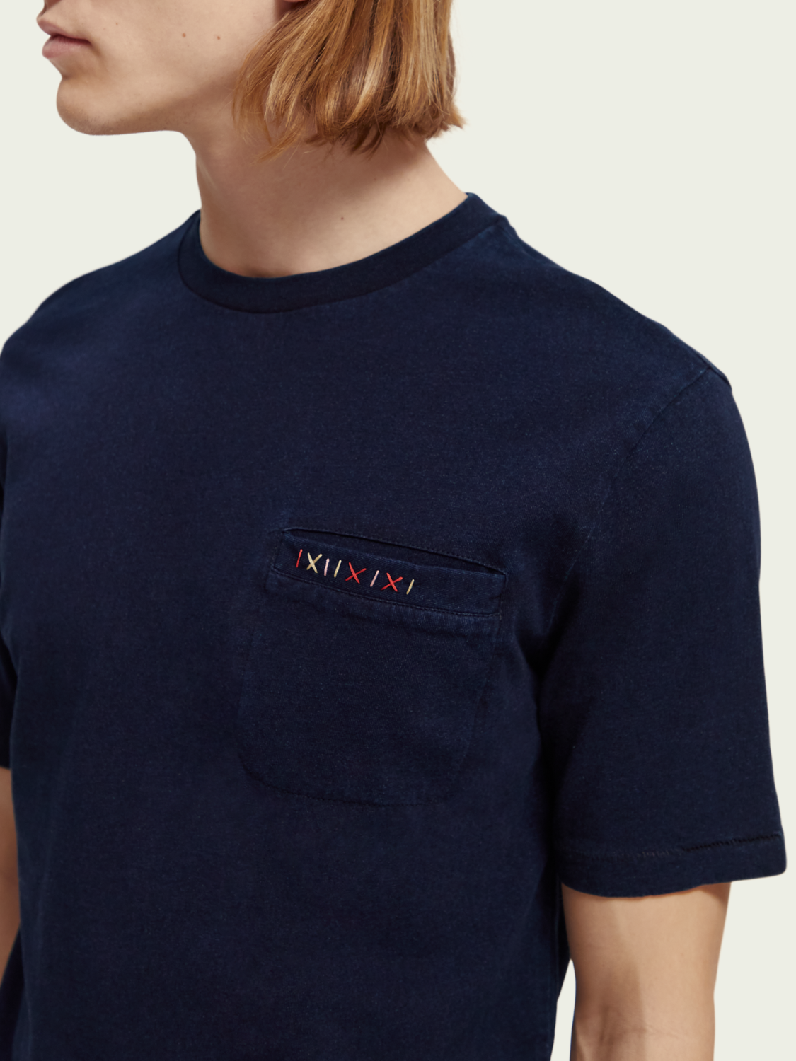 Camiseta regular fit de algodón orgánico con detalles de teñido anudado